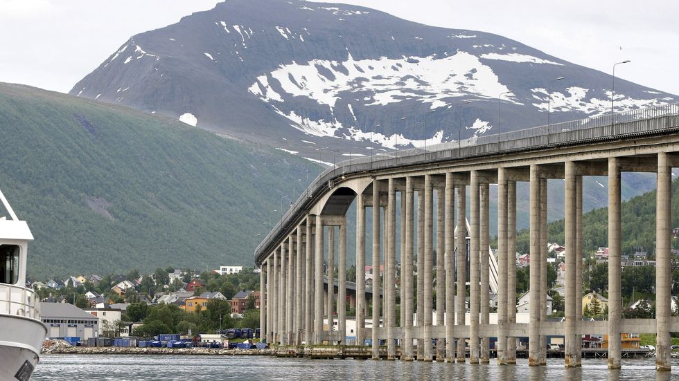 Taxi får kjøre over Tromsøbrua